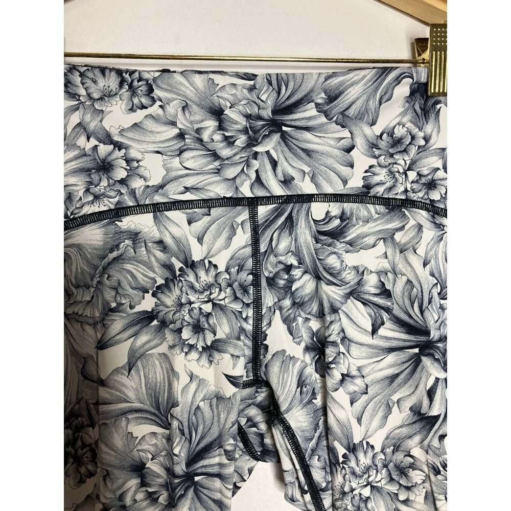Lululemon Women's Size 6 Train Times 7/8 Pant Floral Leggings - Picture 4 of 12